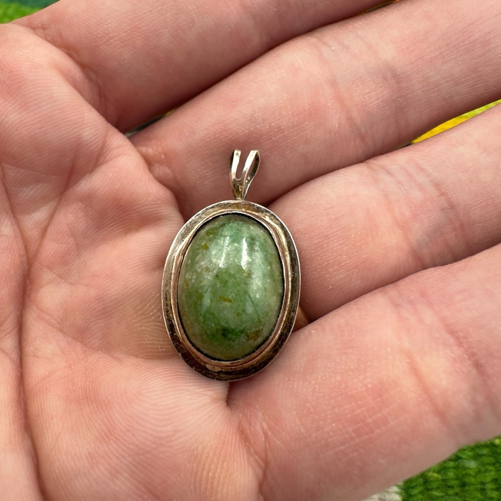 VTG Sterling Silver Green Adventurine Oval Cabochon Pendant 925 Marked
